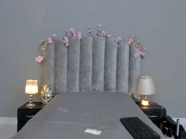 Chloe- — Welcome guys  I'm your sweet girl  please make me feel good