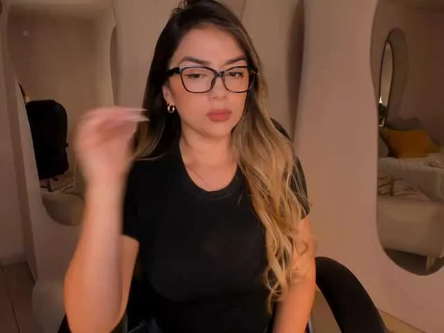 ChloePreston — just watch me slowly ***l these panties downAt goal: Dance naked + Fingering @remain Tkns left  IG: Chloepreston30 