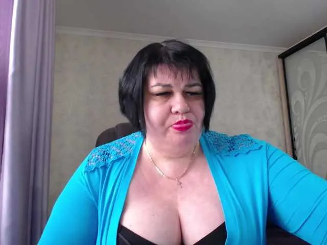 DianaLady — Hi!Whatever you want in a full private show, c2c. Long labia pussy, big boobs, ass...mmmmI bet you can't handle me one-on-one. Prove me wrong in Private. I'm waiting for a real man to take control. mmmmmmm