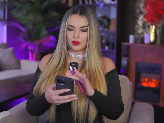 BongaCams EvaSunderland is Freechat EvaSunderland — Two girls, one wild night. Eva & Natty on a mission to misbehave. Shots, dares, thigh-high energy.