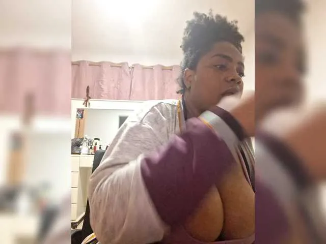 GoddessCarrie —  Aceite en mis tetas @sofar 