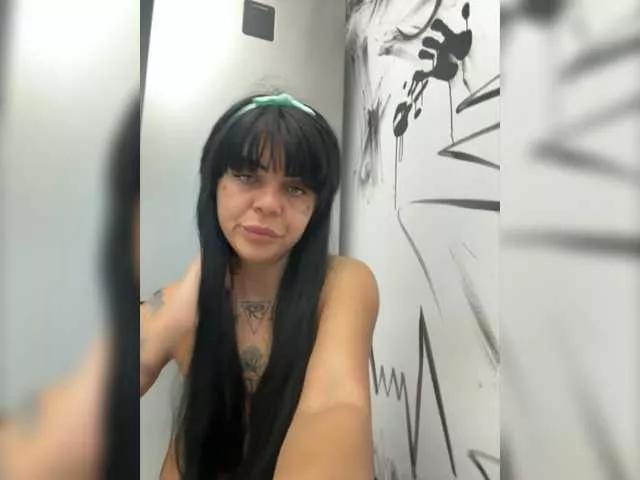 IsisSquirt from BongaCams