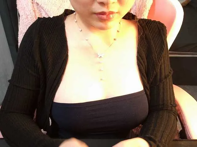 Julia98 — imagine the DOMI vibrator is your cock and I ride it, pumping it up and down hard and squirting,need 5tk to start the vibrator