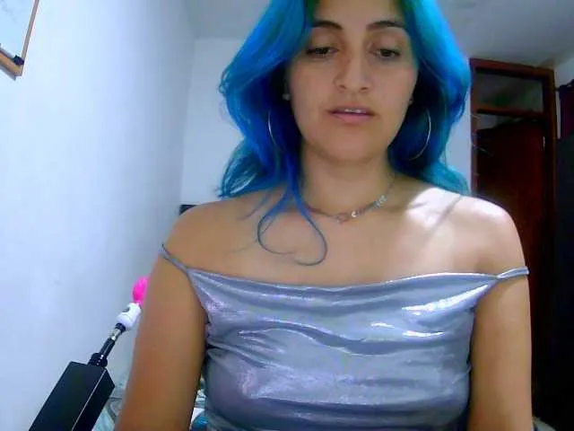 KarolLove67 — Ven y experimentamos juntos nuevas emociones. Me gusta ser traviesa e ir mas alla de lo normal. 