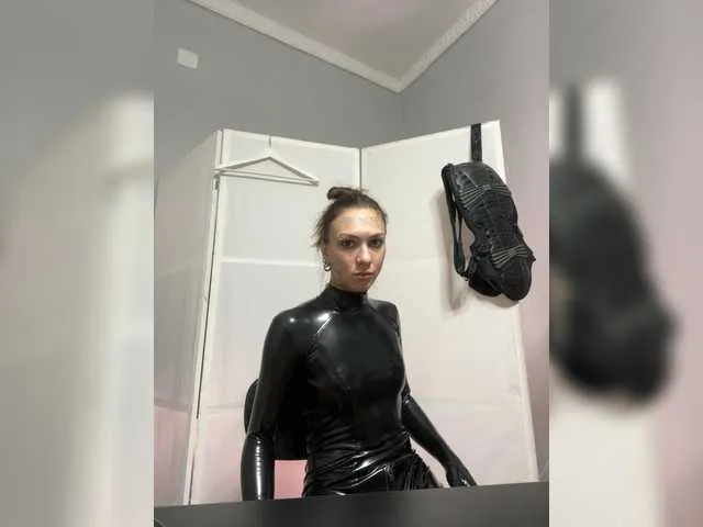 Liv4U-1 — In Mistress's chamber! Worship!