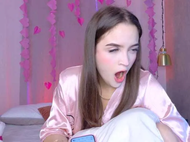 MeganMonroee —  Oil all over my body GOAL199   Fingering, explicit masturbation, real orgasmsGOAL 666