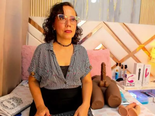 NicolettRyan — hey!im new here please soft with me 