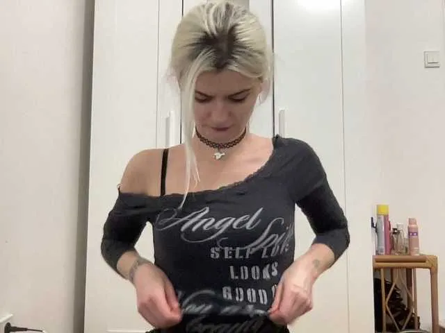 OnikaLove — Hey guys!:) Goal- #deepthroat #hot #pvt #c2c #dildo #feet #roleplay Tip to add at friendlist and for requests! @999