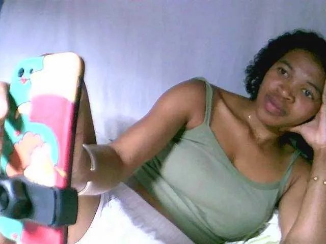 Royal-diva from BongaCams is Freechat