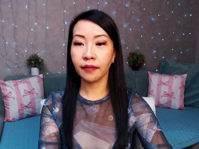 Sarahsexygirl — who will give me pleasure in private?