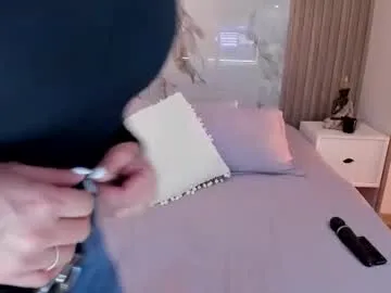 _dara_ — I'm hot make me come dildo + anal    #squirt #bigboobs #anal #latina #milf [1317 tokens remaining]