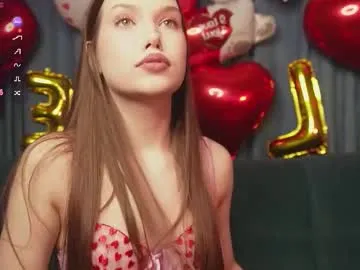 _eva_lee — GOAL: Tease tits close to cam [17 tokens remaining] Crazy !