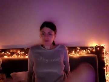 _just_a_simple_girl — GOAL: shh familly home, take off  top [399 tokens remaining] shh familly  next room #lovense #bigboobs #new #squirt #daddy