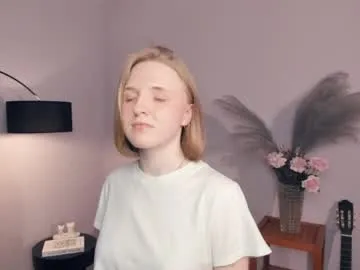 alaineborg — let's check my cute eyes close to camera Hello CB,Im Eva, im new here It's my first day) #18 #new #skinny #teen #shy [5 tokens remaining]