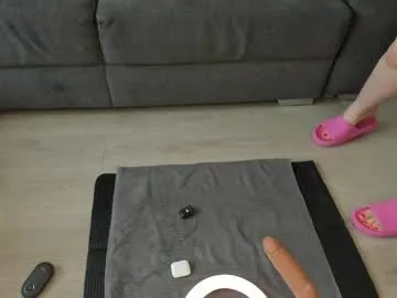 angel_face_devil_mind from Chaturbate