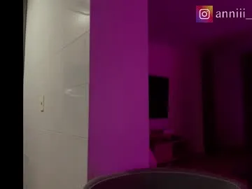 annie_snow_ on Chaturbate