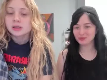 ashley_qtiee — GOAL: TOPLESS [123 tokens remaining] help me collect 100 thumbs up! #feet #blonde #findom #hairy #new