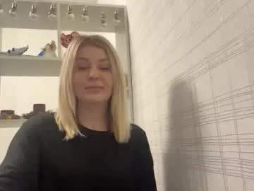 blondie_xoxoxo on Chaturbate