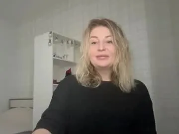 blondie_xoxoxo — Hi I am new here...dont be rude please Goal: Lip bite + eye contact  [21 tokens remaining] #new #shy #nonude #milf #natural