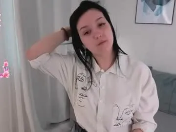 cynthiahudson — GOAL: take off my damn shirt [99 tokens remaining] Welcome to my room! #18 #bigass #bigboobs #shy #new