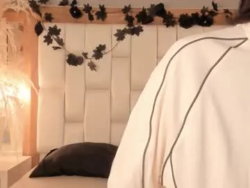 daphne_and_roger on Chaturbate