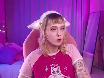 emma_thomps — GOAL: Squats on camera [199 tokens remaining] Sport day #cosplay #bigboobs #pvt #nonude #curvy