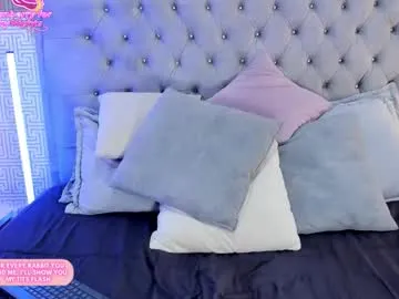 evalunna__ — Come fall in love with me... I promise to make your night unforgettable. - Multi Goal: Sexy dance+striptease [16 tokens left] #curvy #legs #teen #feet  #18