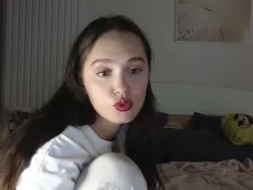 evi_woow — GOAL: tease top [344 tokens remaining] Welcome to my room! Good morning for rich and sexy people )HAPPY VALENTINES  #feet #brunette #new #cute #young