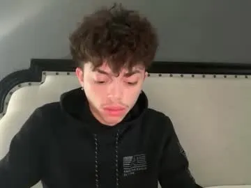 gayboyhtx — shirt off [220 tokens left]