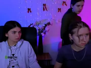 gloria_bubble — CrazyTicket: Show in progress. mini pvt. Tip 100 tokens to see the show