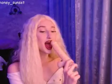 honey_sunset — GOAL: jerk off 10 minutes [366 tokens remaining] hey PVT open. CUM in pvt 400 #18 #trans #blonde #new #femboy