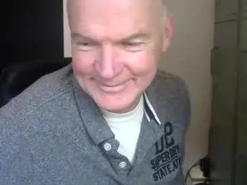 kapitein_rob — take off t-shirt [25 tokens left] #dutch #daddy #gay #uncut #pvt