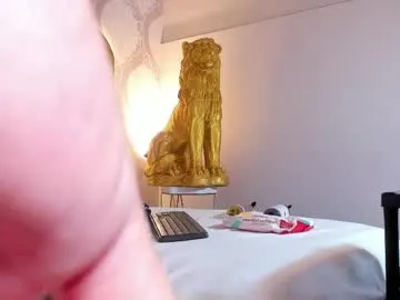 kendralholson on Chaturbate