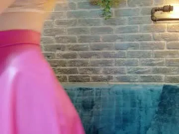 lisa_caprice — make me cum with the vibe of your tips... Let's have fun #milf #daddysgirl #blueEyes #longLegs #obey #milf [500 tokens remaining]