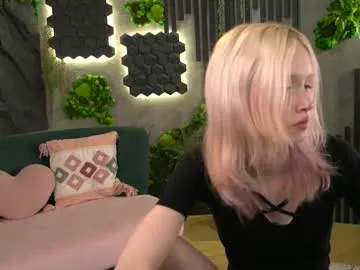 lizzofkiss — Hello guys my first day on here <3 how are you doing? #skinny #blonde #18 #new #shy [110 tokens remaining]