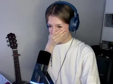 lunagorgon — GOAL: Blowjob o_O  LUNA is here! Just chill and play :3 #18 #daddysgirl #new #shy #tease