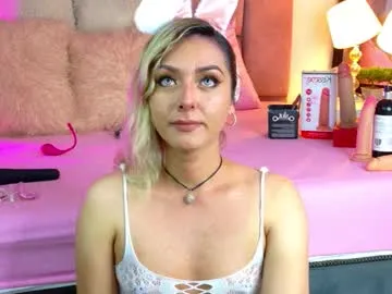 lunitadiva — Dance sexy or  Deep throat #smallcock #lovense #trans #petite #blonde