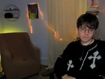 martin_neil — GOAL: take off your T-shirt [222 tokens remaining] Welcome to my room! #shy  #new #c2c #dirtytalk #bi