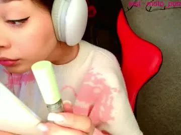 moto_ponchik on Chaturbate