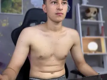noah_magno from Chaturbate