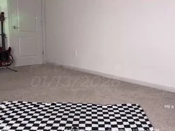petitebrat on Chaturbate