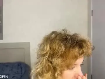 play_me_softly — Blowjob  Tip 80 tks to open a secret Valentine task #lovense #natural #couple #blowjob [400 tokens remaining]