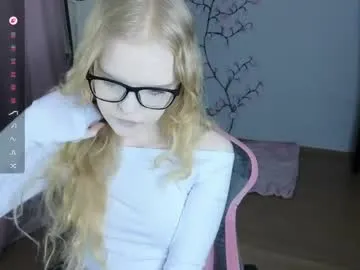 rose_fairy — It's my first day.. #new #18 #shy #blonde #skinny Secret goal [79 tokens remaining]