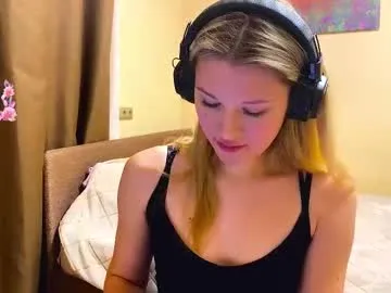 skyedavis — GOAL: take off my shorts<3 [122 tokens remaining] Welcome to my room! #pussy #doggy #blond #lovense #tits