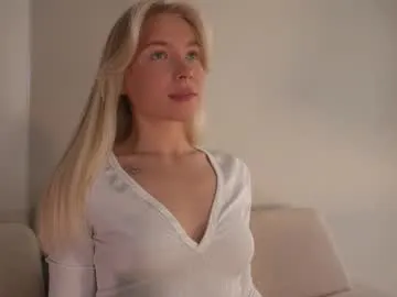 snow_is_falling — Multi Goal: Let's take a look at my Peach Ass [111 tokens left] #lovense #squirt #teen #skinny #young