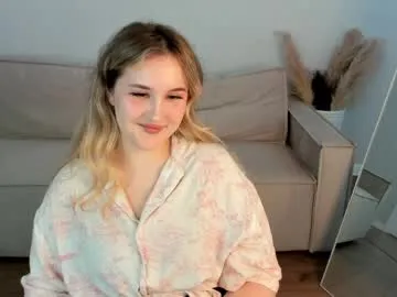 stacey_dawson — GOAL: massage ass [29 tokens remaining] Welcome to my room! #feet #blonde #shy #teen #bigboobs