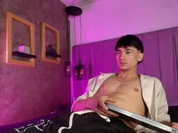 the_bosscrown — show cock [0 tokens left] #bigcock #cum #muscle #latin #new