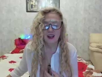 truefoxyyy — Truefoxyyy's room #mature #milf #bigboobs #squirting #toys #    3