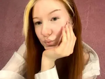 velunee — GOAL: Spin around and show my outfit [20 tokens remaining] Welcome to my room! #new #teen #skinny #shy #18