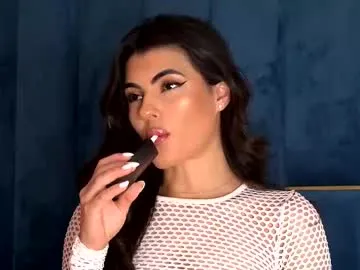 yasminaluna on Chaturbate